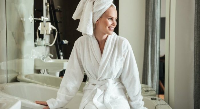 Naturalne włókna w tekstyliach łazienkowych – przegląd korzyści i wad